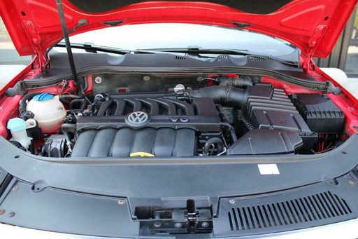 Ez a ritka csúcs-Passat kiemelkedik a kerregő dízelek tengeréből 4