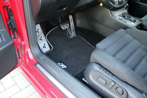 Ez a ritka csúcs-Passat kiemelkedik a kerregő dízelek tengeréből 6