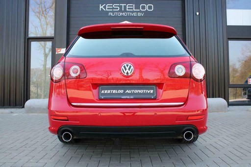 Ez a ritka csúcs-Passat kiemelkedik a kerregő dízelek tengeréből 2