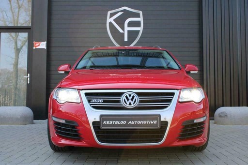 Ez a ritka csúcs-Passat kiemelkedik a kerregő dízelek tengeréből 1