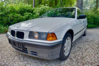 28 éves BMW alapmotorral, kevés kilométerrel megér 1,5 milliót?