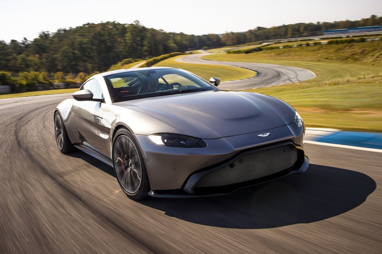 Akinek túl nagy volt az Aston Martin arca, most vehet kisebbet 1