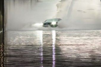 Egy audis úgy zúgott bele a nyakig érő vízbe Kecskeméten, mintha nem lenne holnap