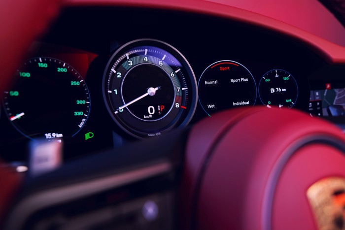 Igazi retró best of válogatás a limitált szériás 911 Targa 4S 7