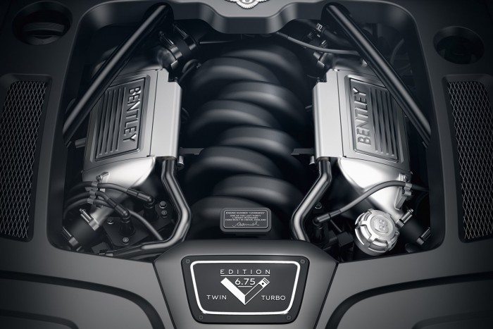 60 év után búcsúzik a Bentley 6,75 literes V8-asa 7 | Vezess 60 év után búcsúzik a Bentley 6,75 literes V8-asa 7