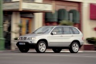 Pár óra alatt, a repülőn készült el az első BMW X5-ös 11