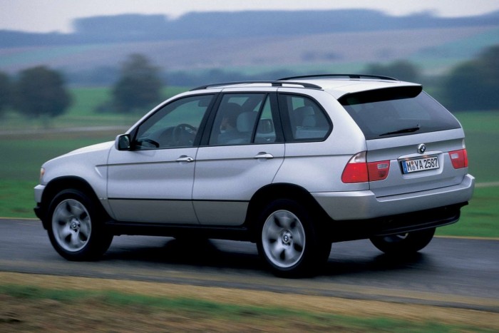 Pár óra alatt, a repülőn készült el az első BMW X5-ös 6