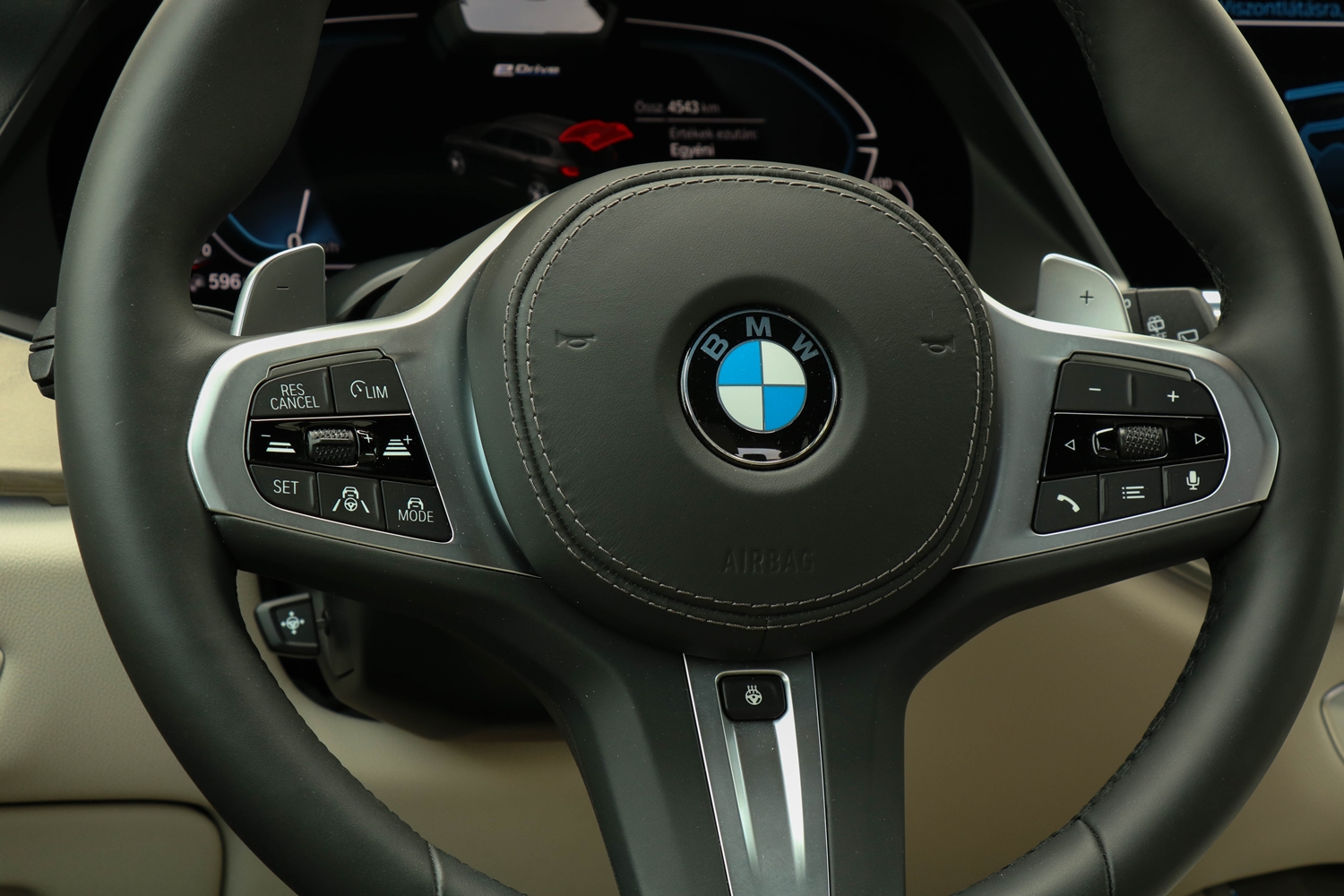 Hibrid a BMW-től: karcolja a 40 milliót, de nem véletlenül 33