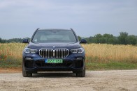 Hibrid a BMW-től: karcolja a 40 milliót, de nem véletlenül 63