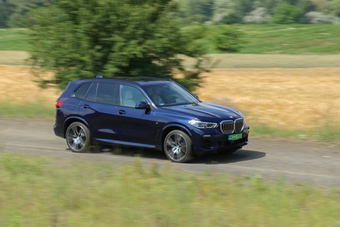 Hibrid a BMW-től: karcolja a 40 milliót, de nem véletlenül 124 Hibrid a BMW-től: karcolja a 40 milliót, de nem véletlenül 124