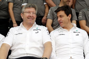 F1: Milyen alapon beszél a Mercedes-főnök?