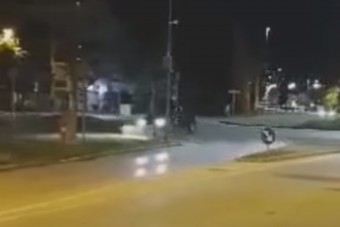 Hatalmas lebőgés egy győri körforgalomban: balesetbe fulladt a 