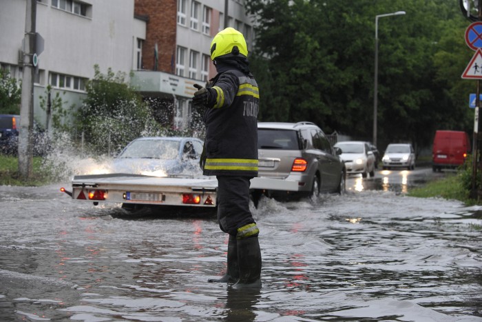 Tengelyig ért a víz Budapest egyes pontjain a vihar után 5 Tengelyig ért a víz Budapest egyes pontjain a vihar után 5