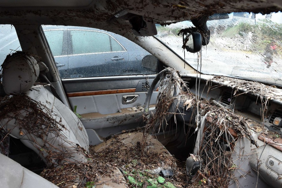 Nézz elázott autóbelsőket, és zokogj 5