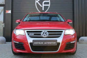 Ez a ritka csúcs-Passat kiemelkedik a kerregő dízelek tengeréből