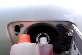 Van értelme kétütemű olajat tölteni a dízel autóba?