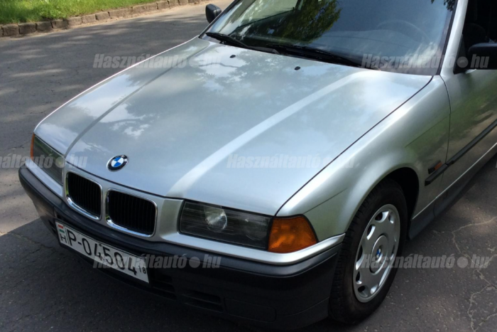 28 éves BMW alapmotorral, kevés kilométerrel megér 1,5 milliót? 2