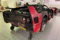 Fájó szívvel nézzük az árokba rakott F40-es Ferrarit 1