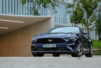 Az autózás mennydörgő diadala