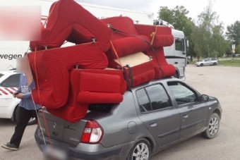 Hét fotellel az autón kapcsolták le a zsaruk a sofőrt Székesfehérváron