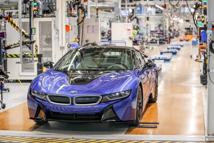 Több ezer embert küld el a BMW