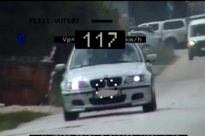 Városon belül lépett oda a BMW-nek, 200 ezret fizet 1 | Vezess Városon belül lépett oda a BMW-nek, 200 ezret fizet 1