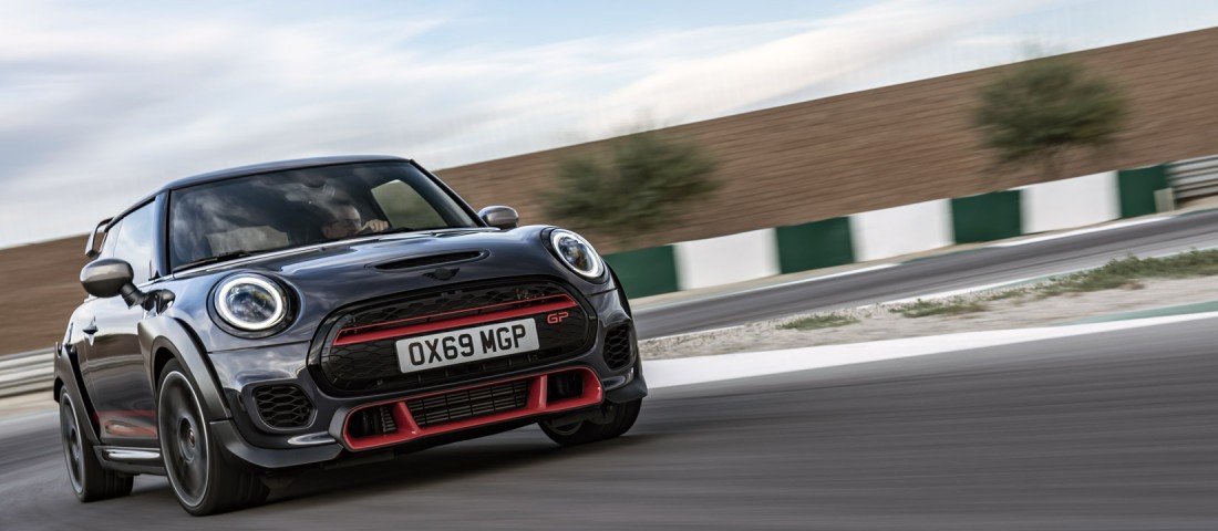 Ez történik Magyarországon az új autókkal