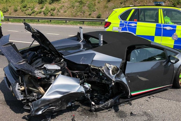 20 perc után törték össze a frissen átvett Lamborghinit