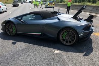 20 perc után törték össze a frissen átvett Lamborghinit 2