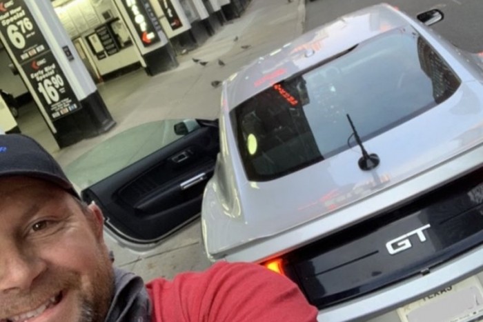 Átszáguldott Amerikán egy bérelt Mustanggal, kevesebb mint 26 óra alatt