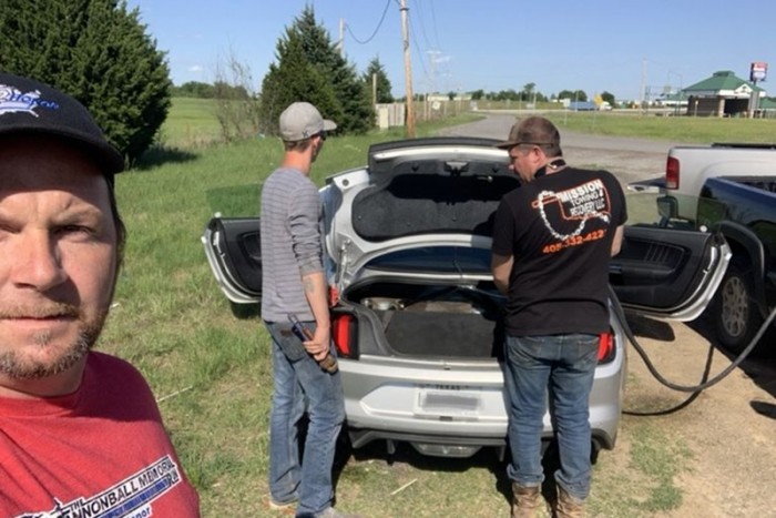 Átszáguldott Amerikán egy bérelt Mustanggal, kevesebb mint 26 óra alatt 8