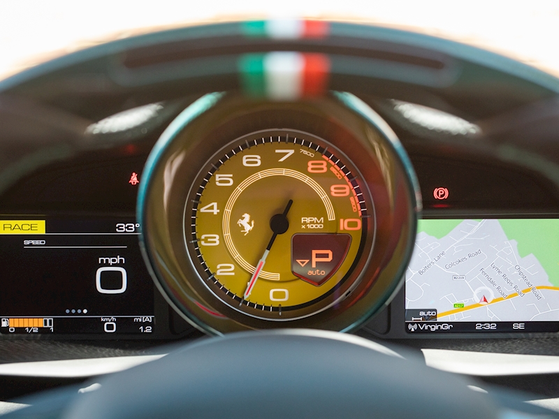 Ezen a Ferrarin csak az extrák 56 millió forintba kerültek 4