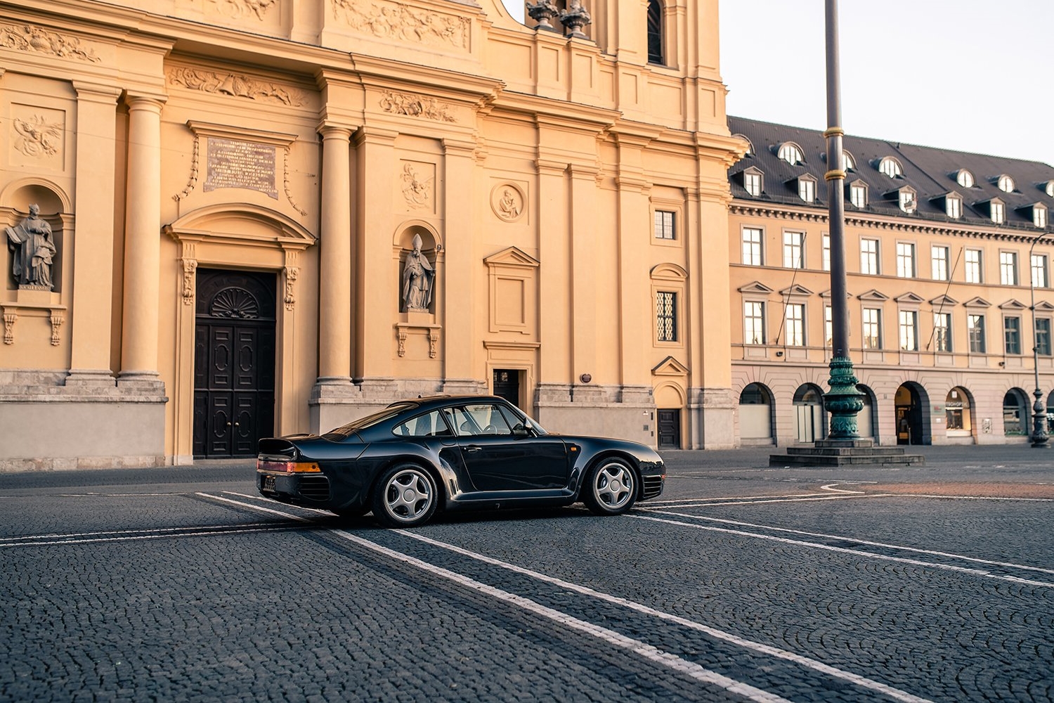 Két kézzel szórták a német márkát az 1988-as Porsche 959-re 6