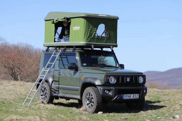 Álomkirándulások a karantén után 14 Két személynek is kényelmes a Jimny alapterületénél alig kisebb, összecsukható tetősátor