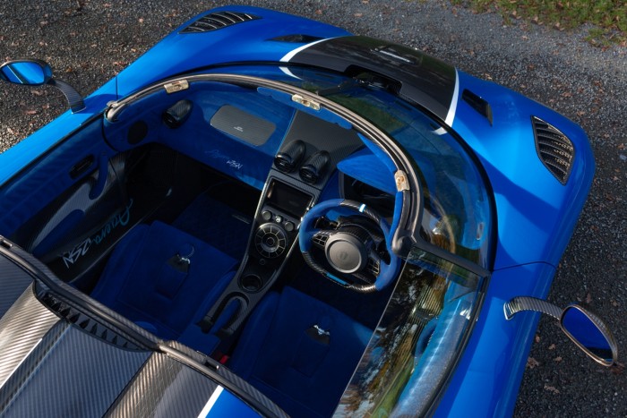 Használt szupersportautó, 1,6 milliárd forintért 6