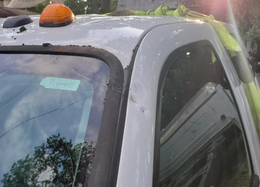 Egy öreg fát használt darunak a türelmetlen amerikai autós, ez lett a végeredmény 3