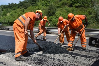Megfejtettük az összevissza aszfaltos magyar országutak titkait