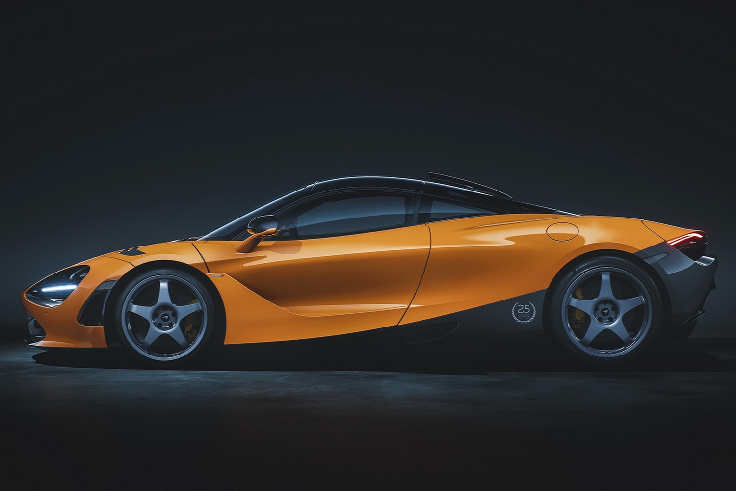 A 25 éves Le Mans-i győzelemre emlékeznek a McLaren 720S-sel 9