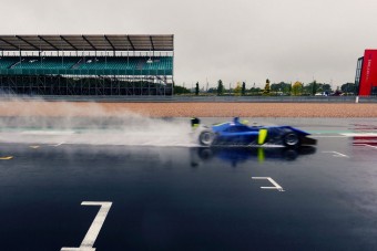 F1: Kölcsönautóval tesztel a McLaren