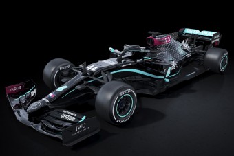 F1: Feketére festették a Mercedest