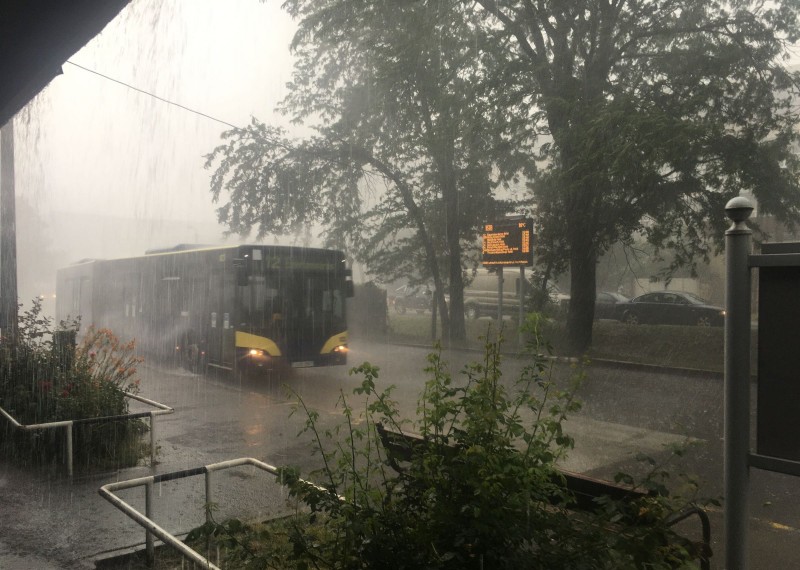 Megnehezítette a közlekedést az ország keleti felére lecsapó vihar 2 Megnehezítette a közlekedést az ország keleti felére lecsapó vihar 2