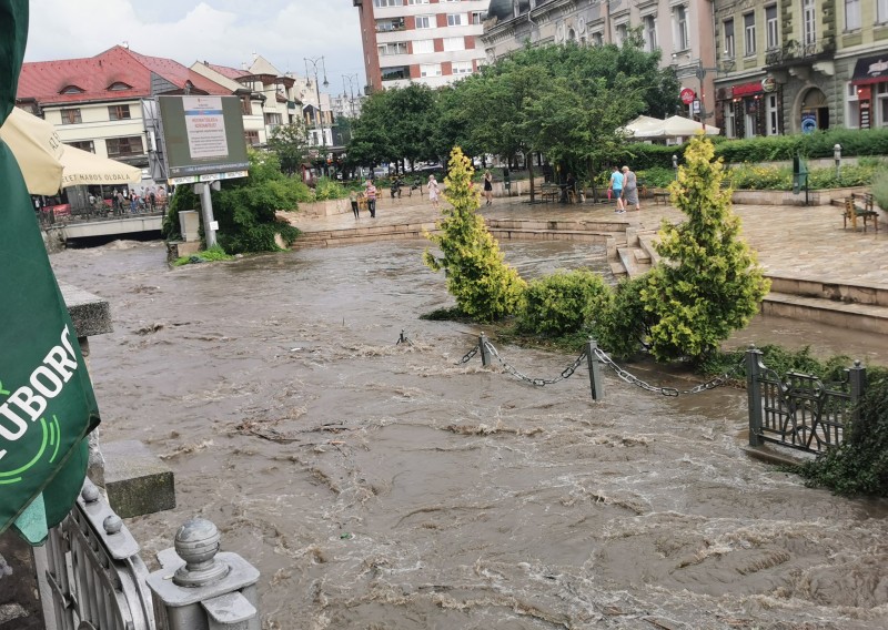 Megnehezítette a közlekedést az ország keleti felére lecsapó vihar 3 Megnehezítette a közlekedést az ország keleti felére lecsapó vihar 3