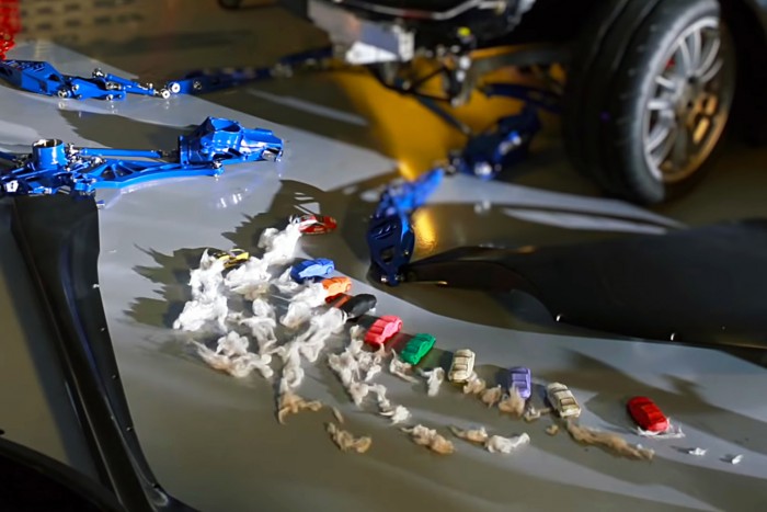 Így csinálj driftversenyt a nappaliban