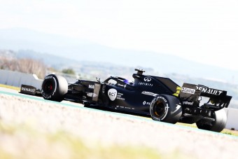 F1: Félezer km-t pörgetett le a Renault kedden
