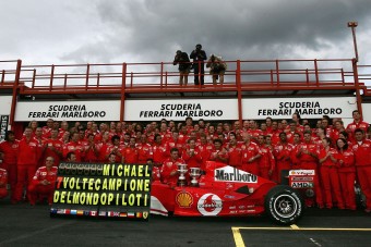 Hamilton: Nem izgatnak Schumacher rekordjai