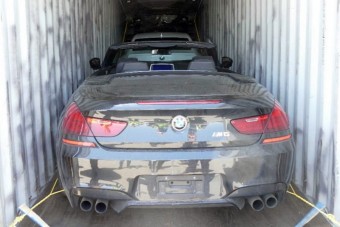 Több mint 40 lopott autót találtak konténerekben