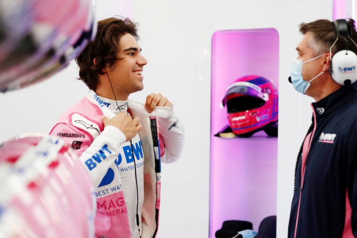 F1: Újra pályán a “rózsaszín Mercedes”