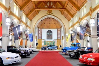 Templomból csináltak garázst az autóbolondoknak Amerikában