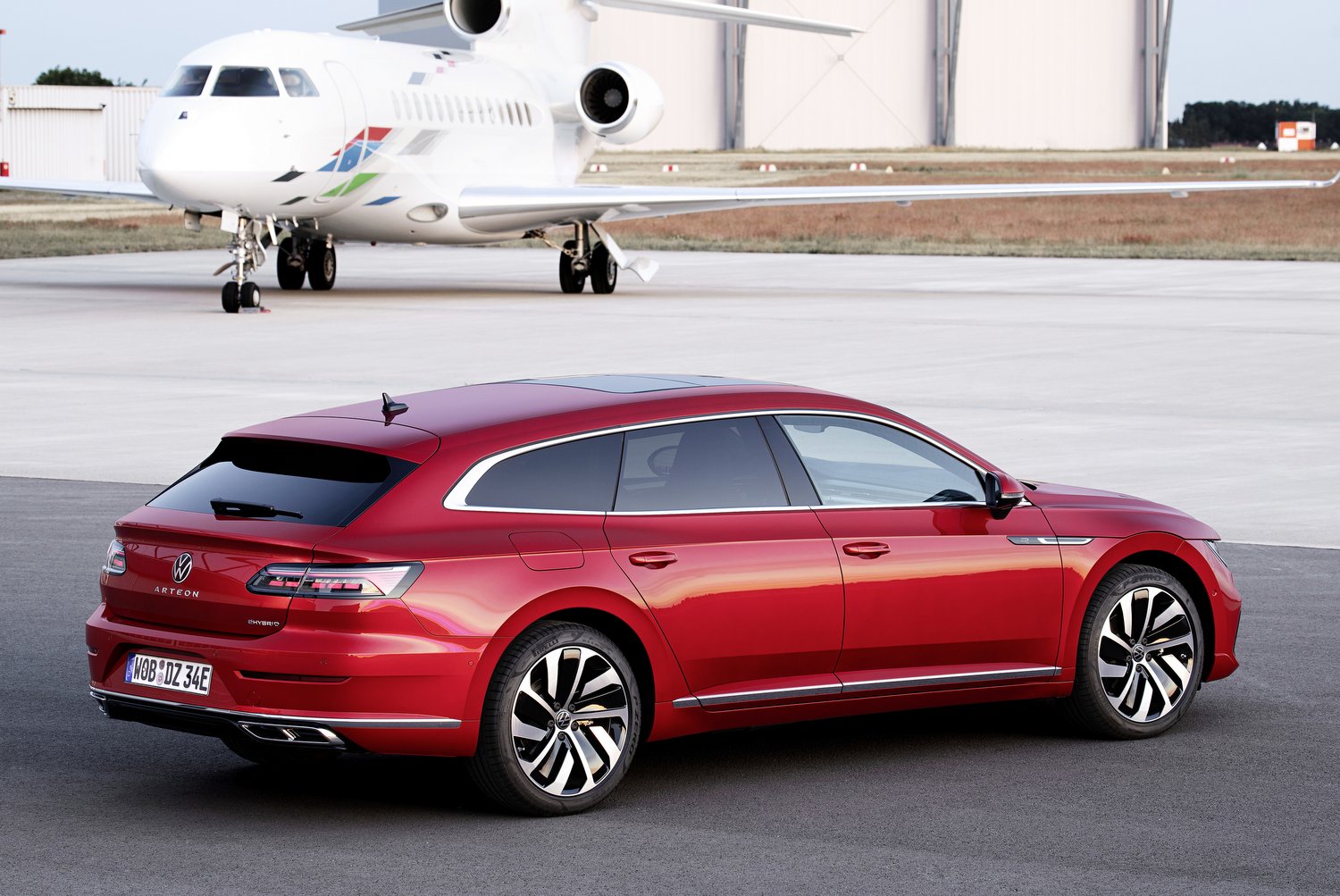 Kombiként, konnektoros hibridként újult meg a VW Arteon 19