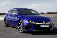 Kombiként, konnektoros hibridként újult meg a VW Arteon 63